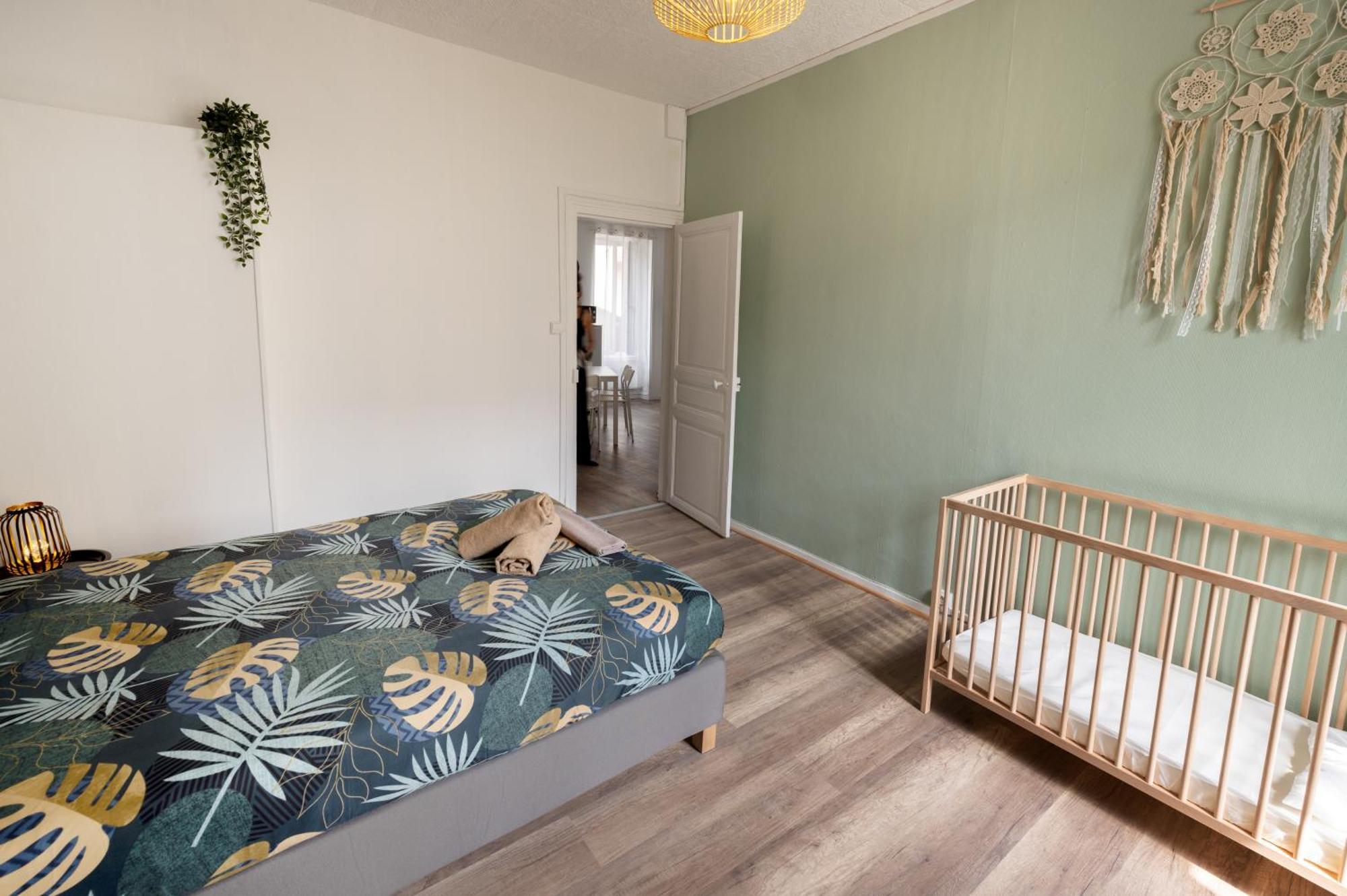 Ld-Location Hotel Монлюсон Екстер'єр фото